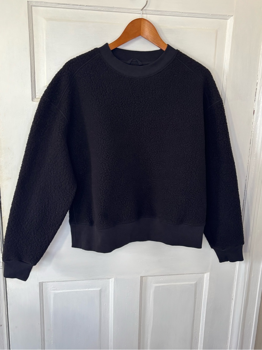 Everlane Black Sherpa Crew Sweatshirt